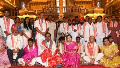 Telangana: KCR presents 1kg 16 tolas of gold to Yadadri temple