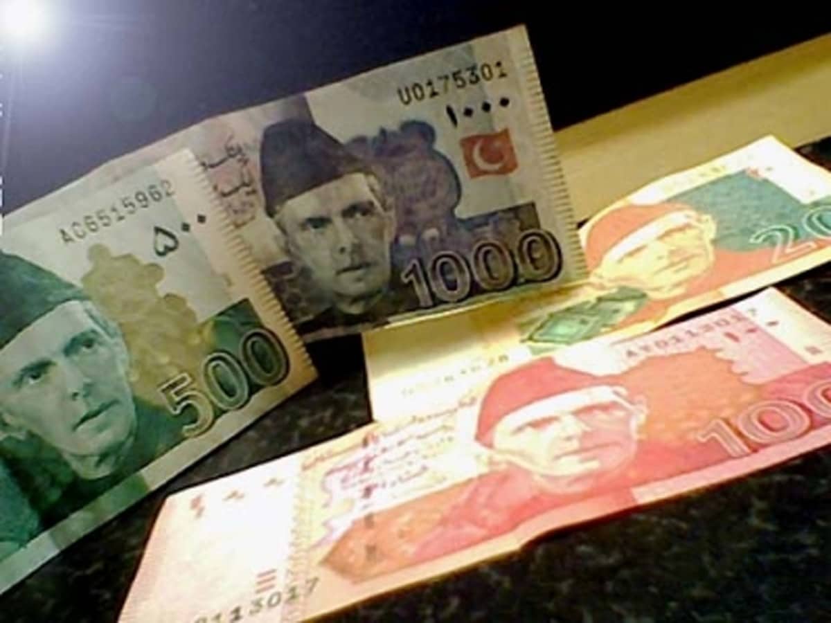 Pakistan rupee maintains upward trend as ex-FM returns home