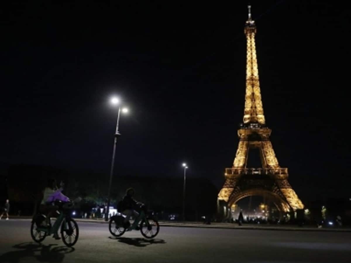French energy sobriety plan to switch off Paris monuments at night