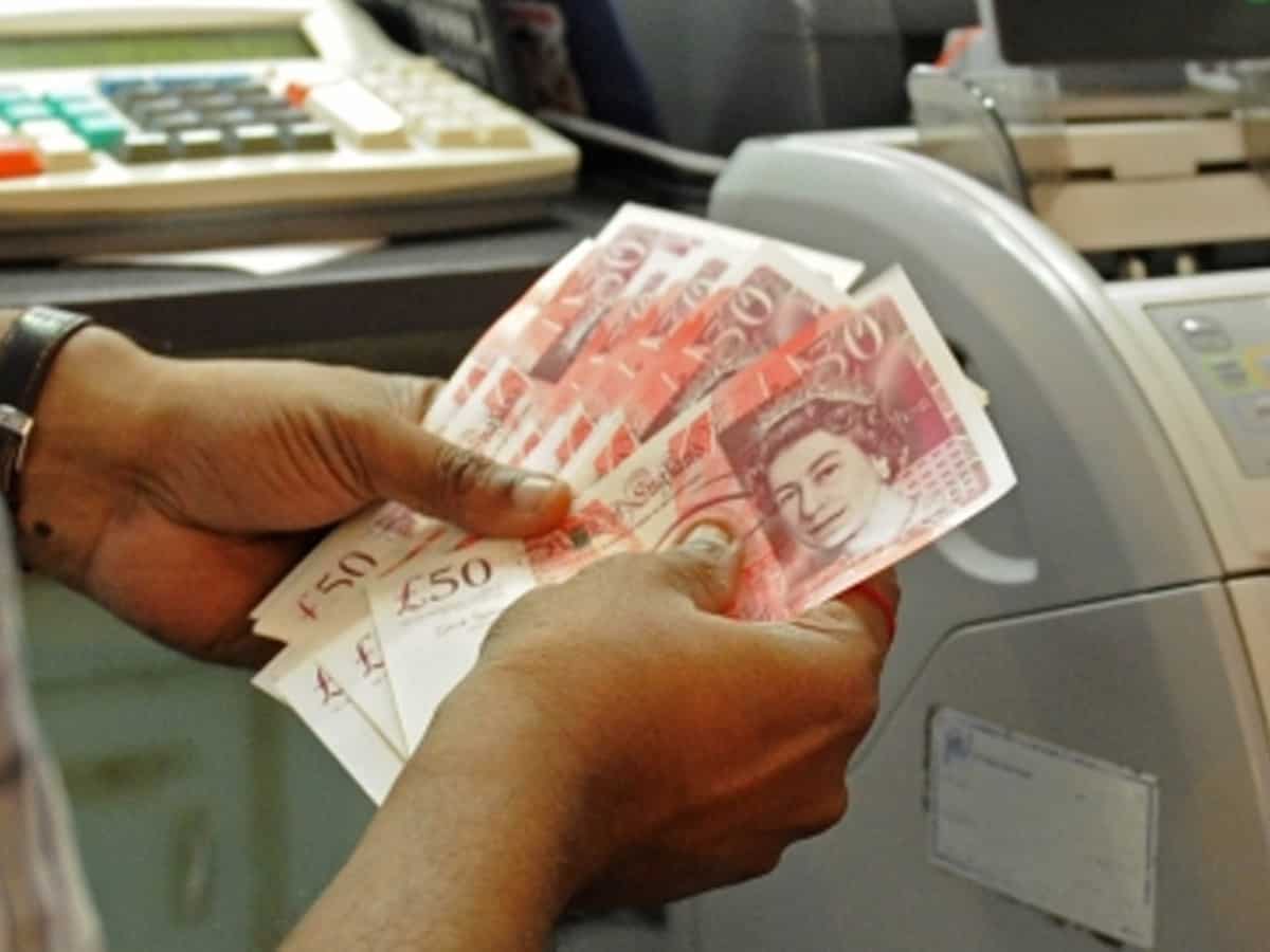 UK pound falls to 37-yr low against US dollar