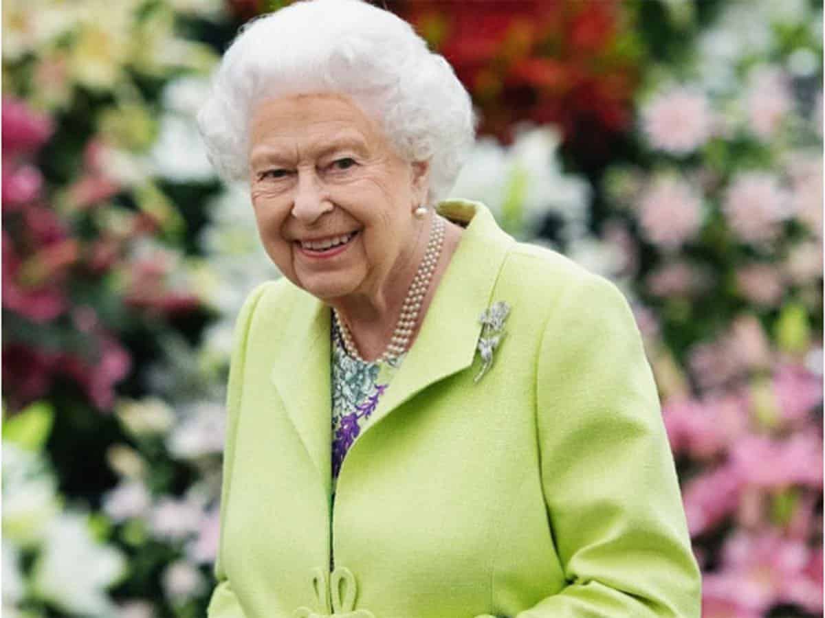 5 outfits of Queen Elizabeth II that had hidden messages