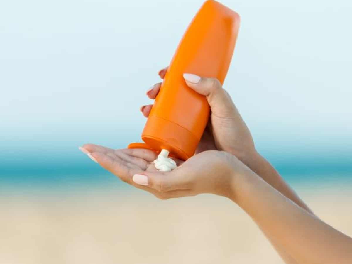 Sunscreens that include zinc oxide can lose effectiveness, become toxic after two hours: Study