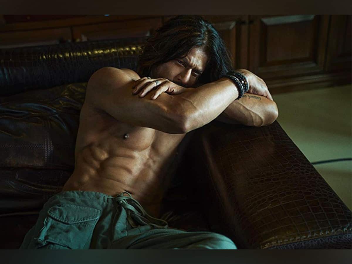 SRK flaunts his abs in new shirtless photo; Gauri has a funny reaction