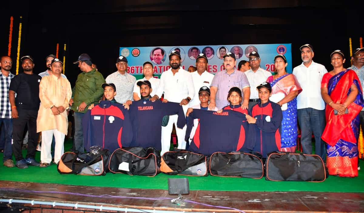 Telangana: Sports minister distributes kits to National Games 2022 contingent