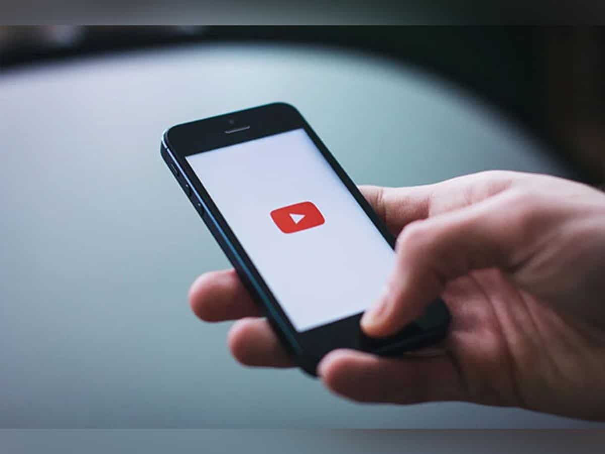 YouTube starts beta testing quiz feature for community posts