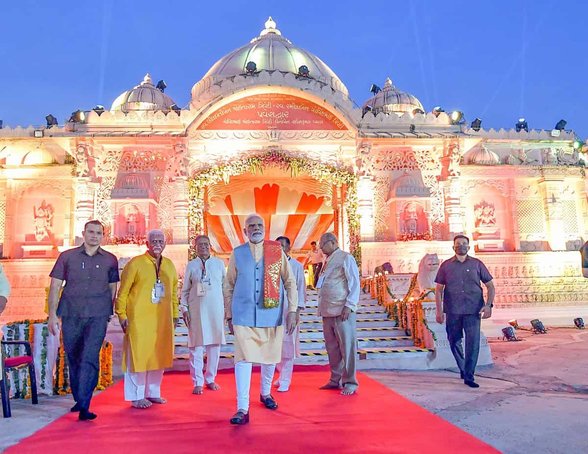 PM Modi at Modheshwari temple