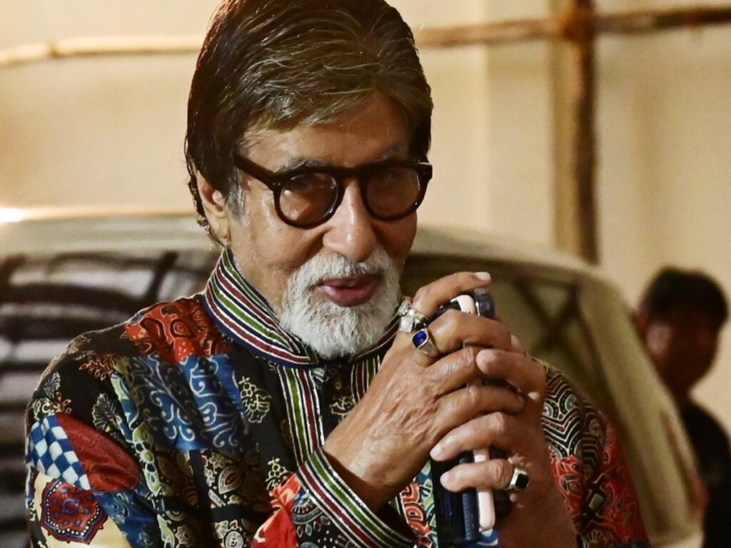 Video of Amitabh Bachchan's security guard pushing photographer goes viral