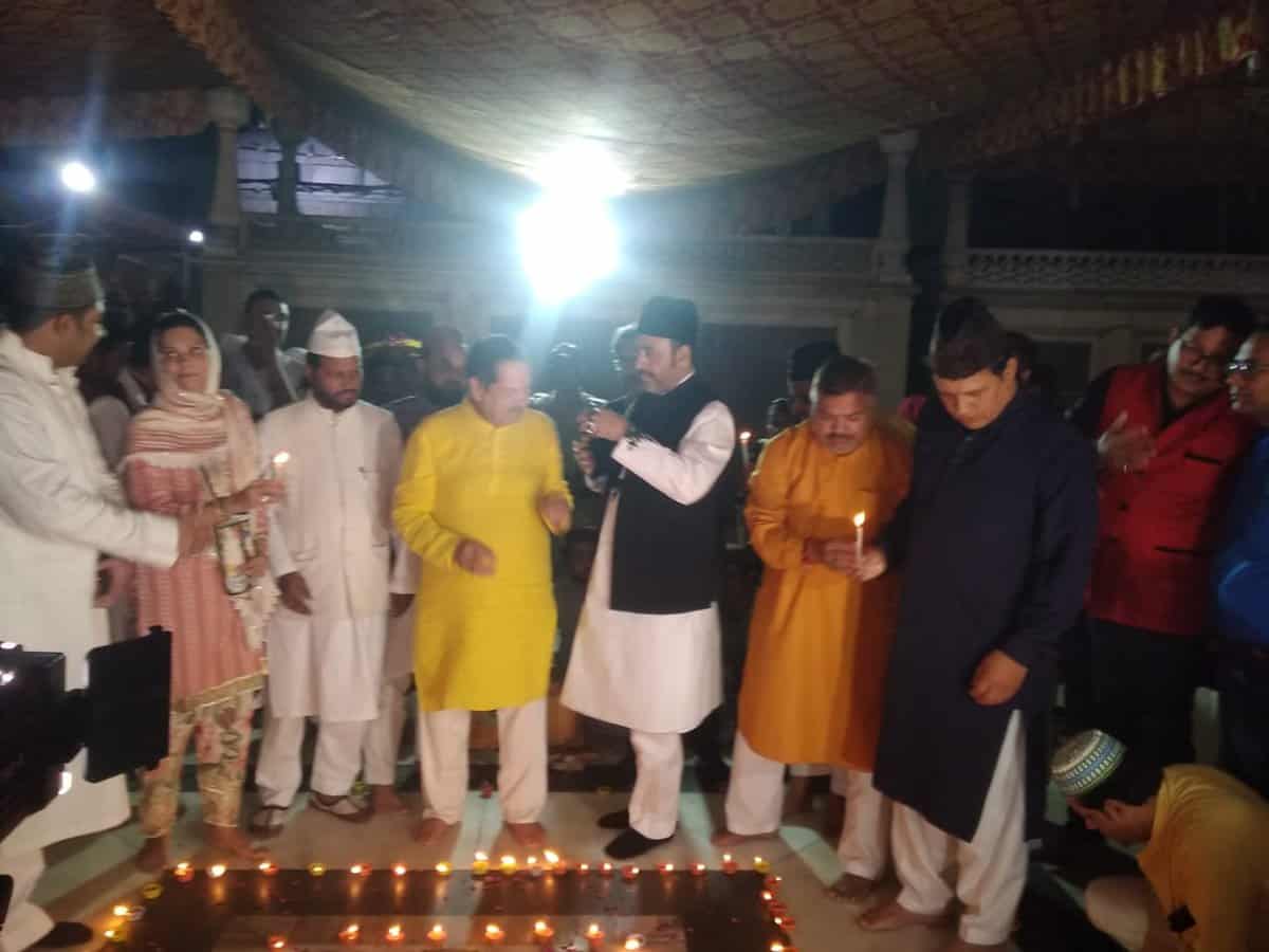 RSS leader Indresh Kumar visits Nizamuddin Dargah