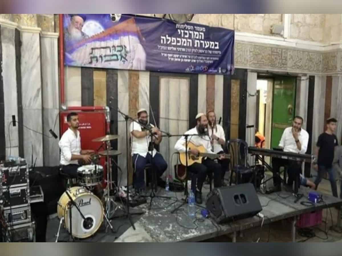 Video: “Loud dancing and singing lasted 4 hours” Israeli hold concert inside Ibrahimi Mosque