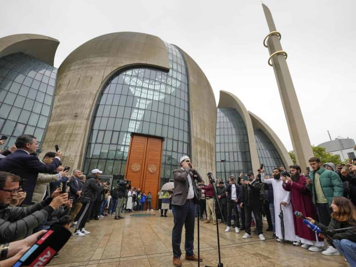 Video: For the first time, Germany's largest mosque raises call to prayer over loudspeakers