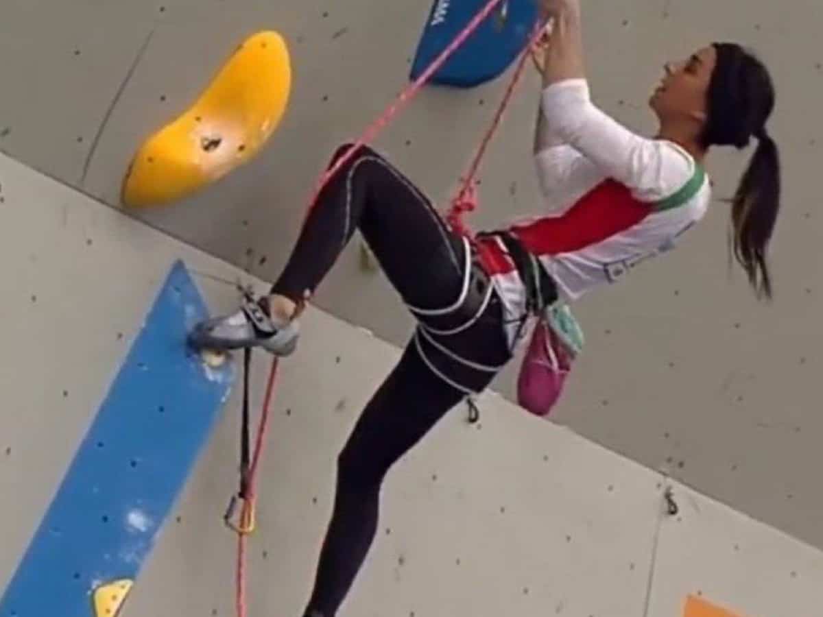 Iranian climber Elnaz Rekabi apologizes for competing without hijab on Instagram