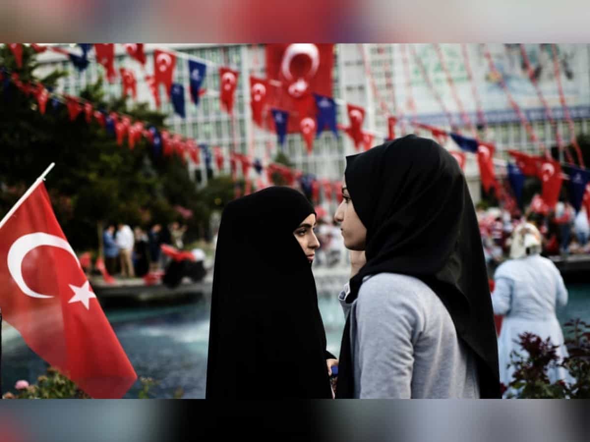 Turkey: Erdogan calls for referendum on right to wear headscarf