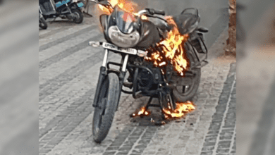 Man sets ablaze two-wheeler as traffic police stopped