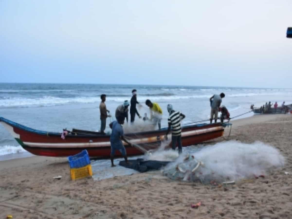 Sri Lankan Navy arrests four TN fishermen