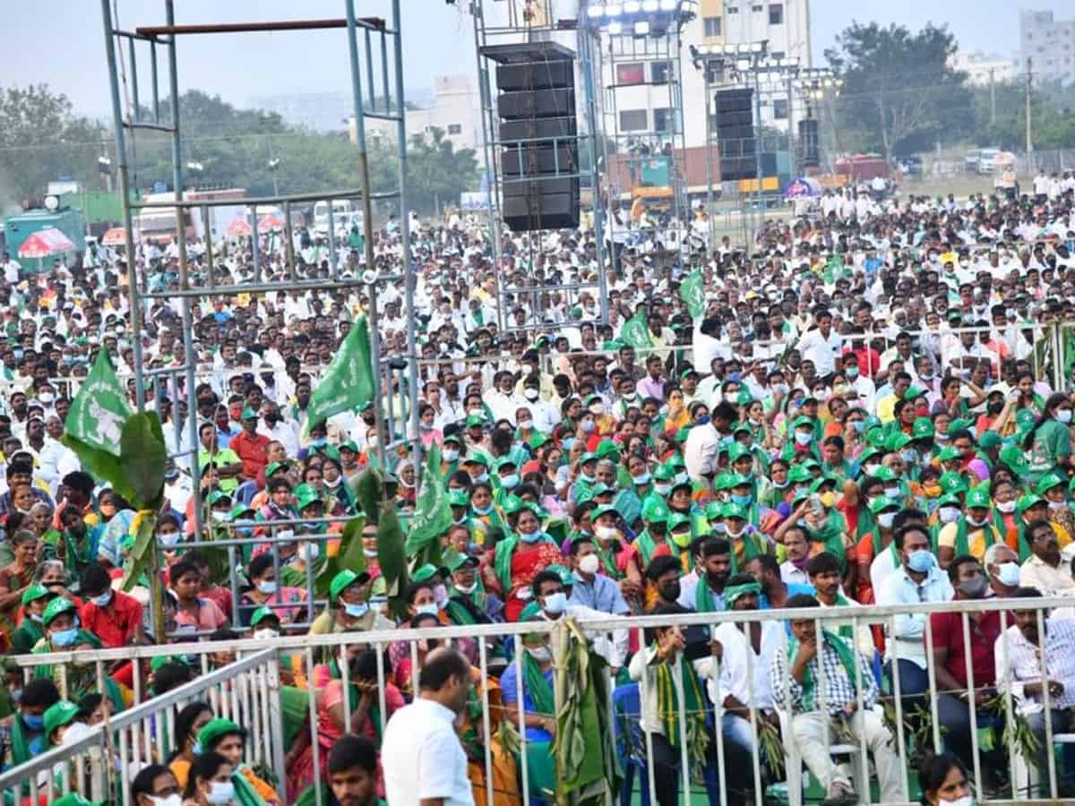 Amaravati farmers pause Padyatra over standoff with police