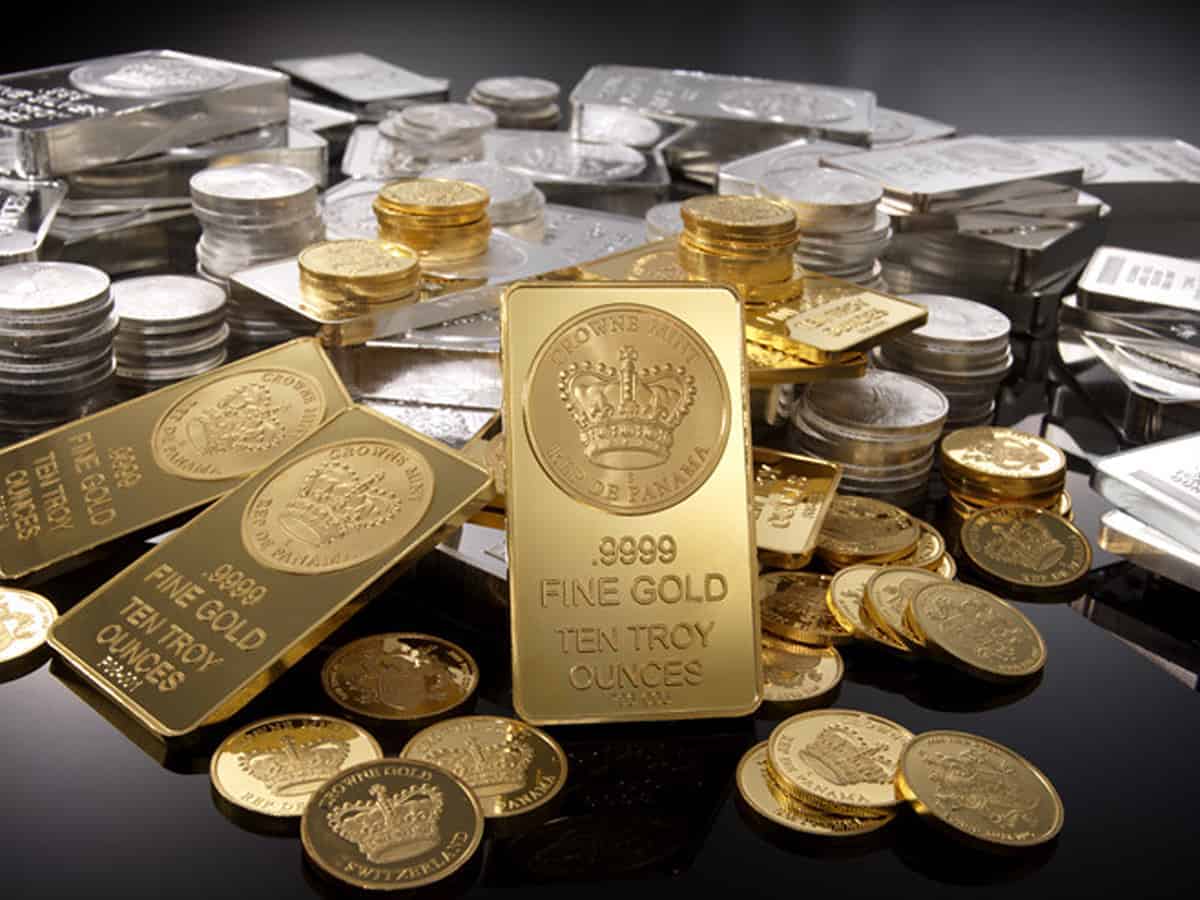 Gold drops Rs 543; silver tumbles Rs 2,121