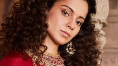 Kangana celebrates Dussehra with CRPF personnel, performs shastra pooja