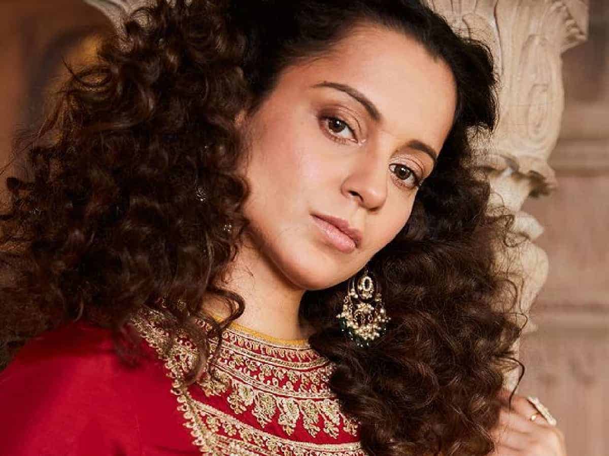 Kangana celebrates Dussehra with CRPF personnel, performs shastra pooja