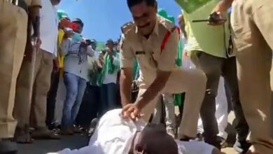 Andhra cop pumps life back into protesting farmer, video goes viral