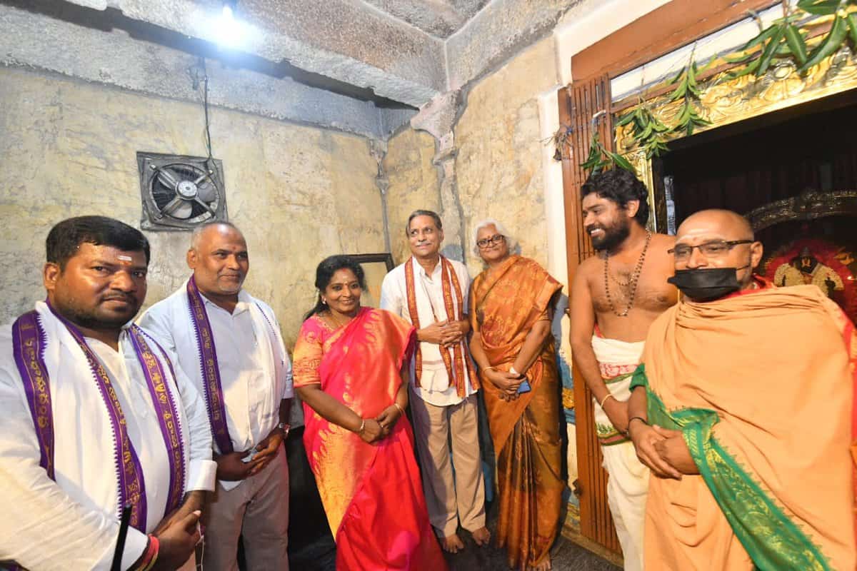 Hyderabad: Guv Tamilisai declines to join Bathukamma festivities with TRS' Kavitha