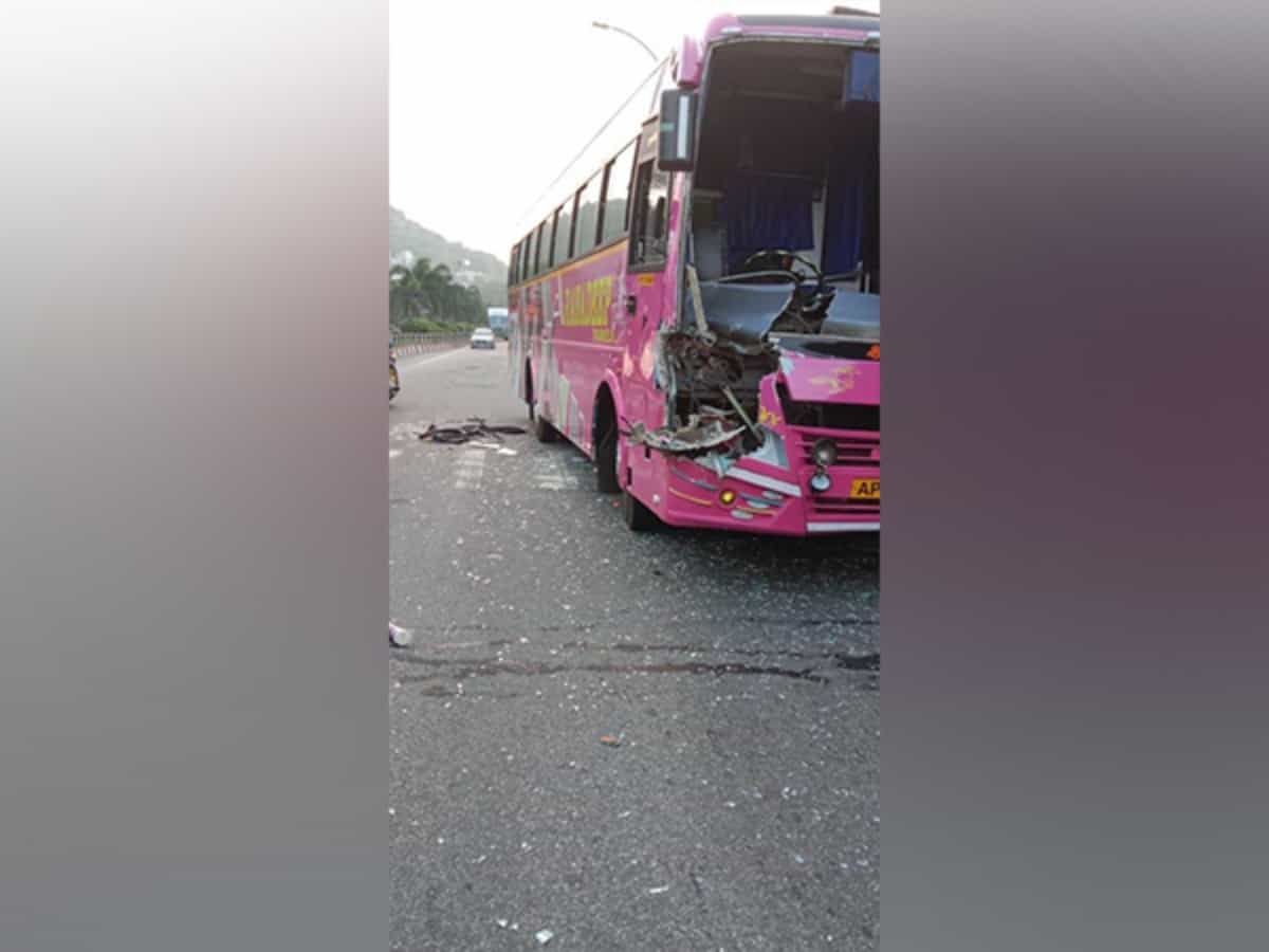AP: Five injured after bus collides with truck in Visakhapatnam