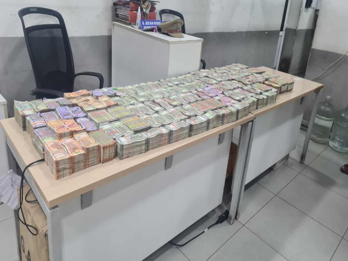 Hyderabad: Cash worth 3.5 crore rupees seized at Gandhinagar
