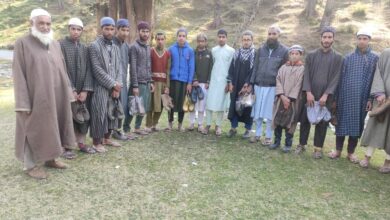 Siasat Millat Fund, Faiz-e-Aam Trust, HHF donate clothes in Kupwara