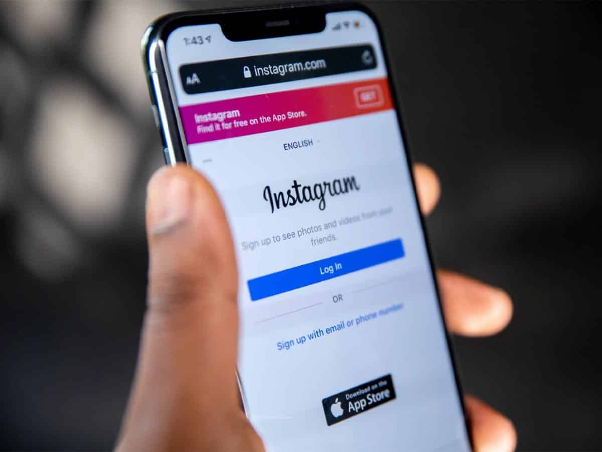 Instagram users report problems with logging in