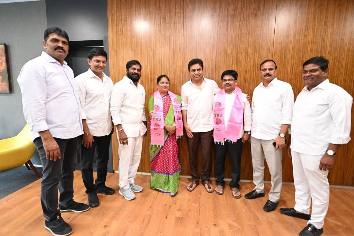 Telangana: Nalgonda Congress leader Palle Ravi joins TRS