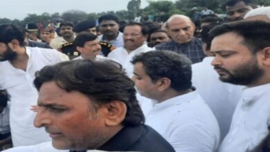 Surge of emotions as Mulayam's mortal remains consigned to flames