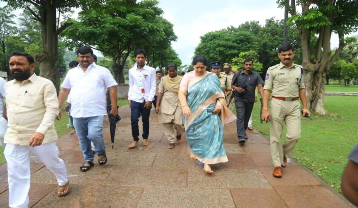 Telangana: Minister Satyavati Rathod pledges to walk barefoot till TRS retains power