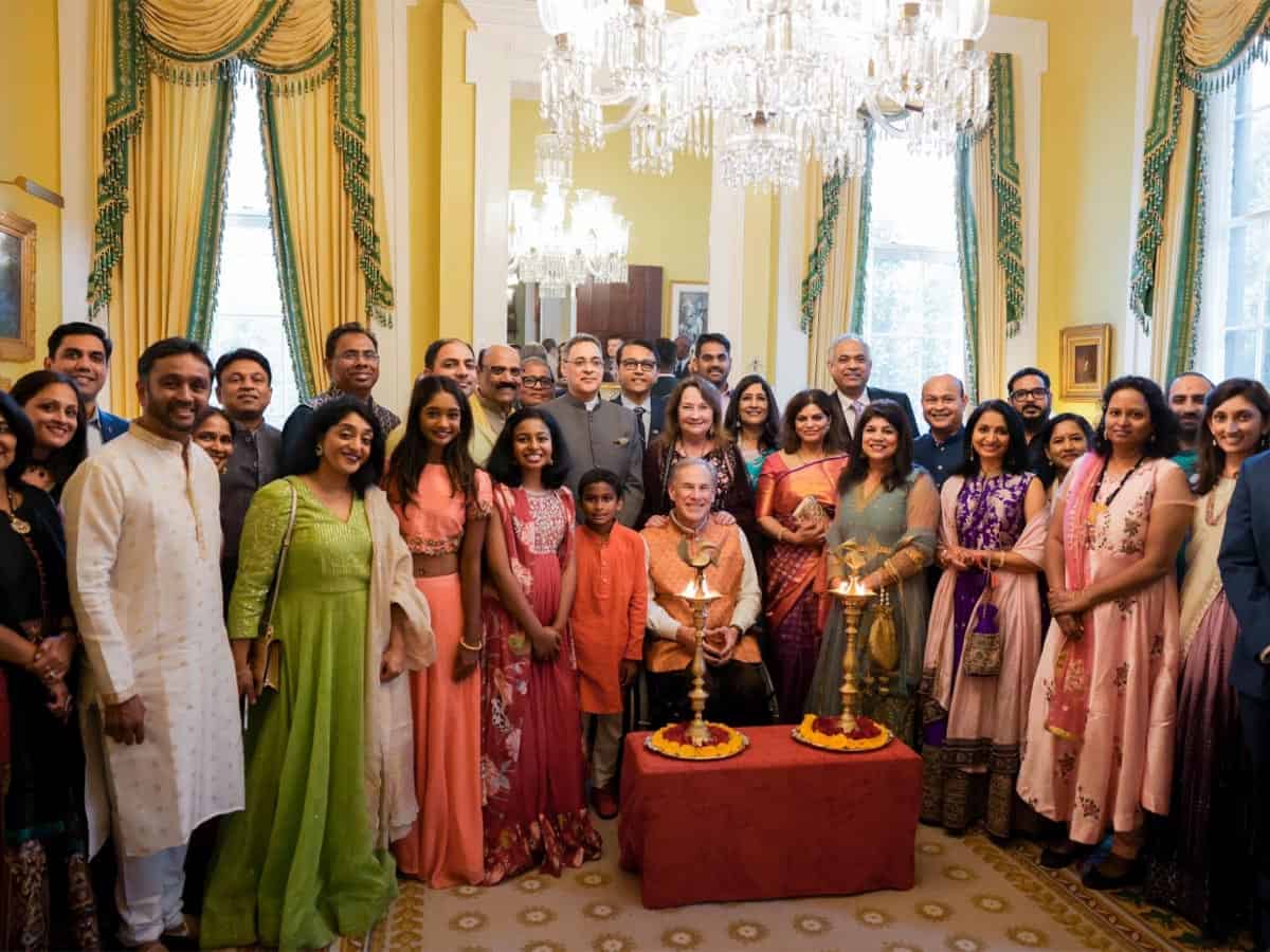 Texas Governor celebrates Diwali with Indian-Americans