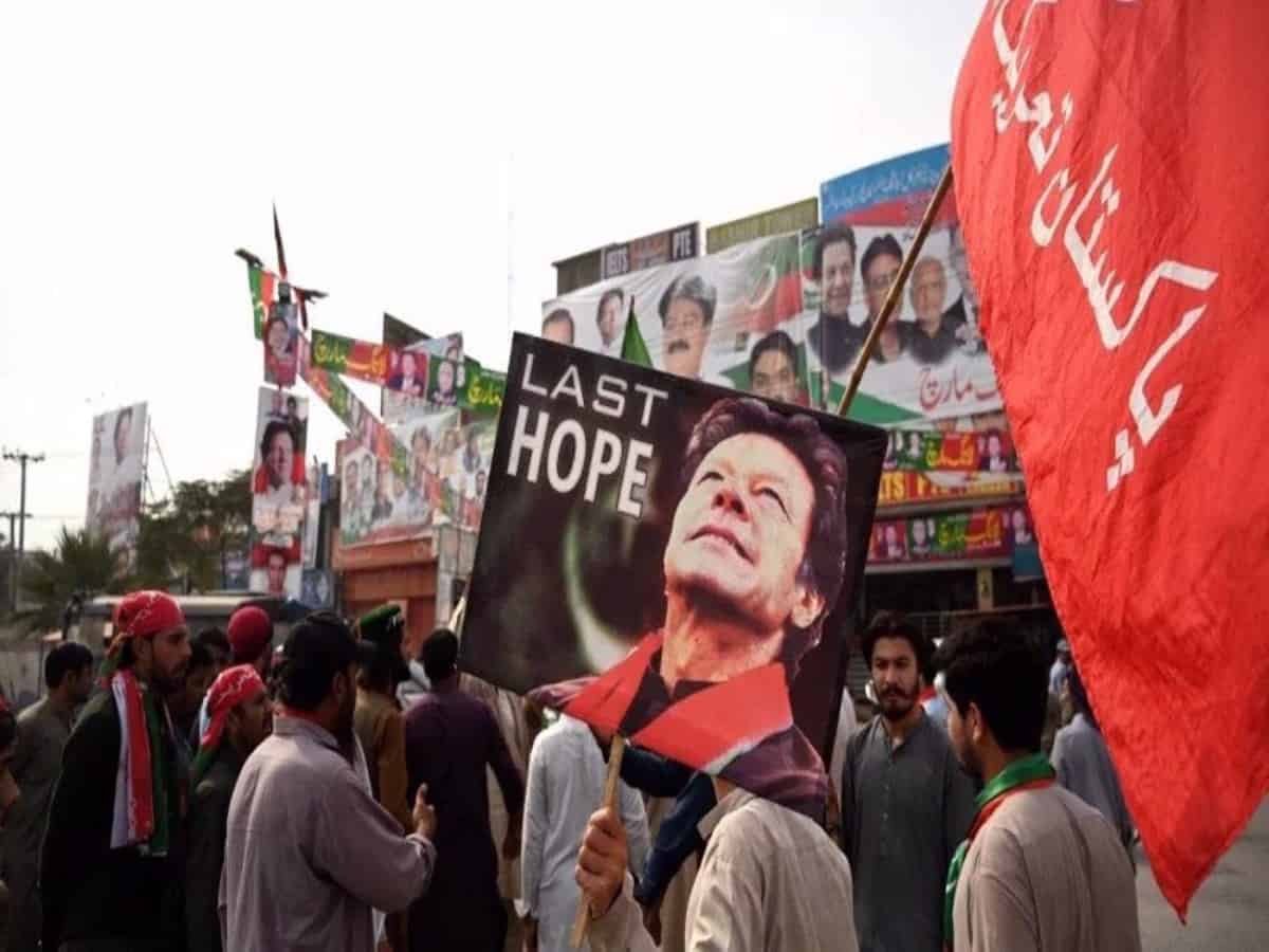 Pak Govt orders probe into Imran's assassination bid amid nationwide protests