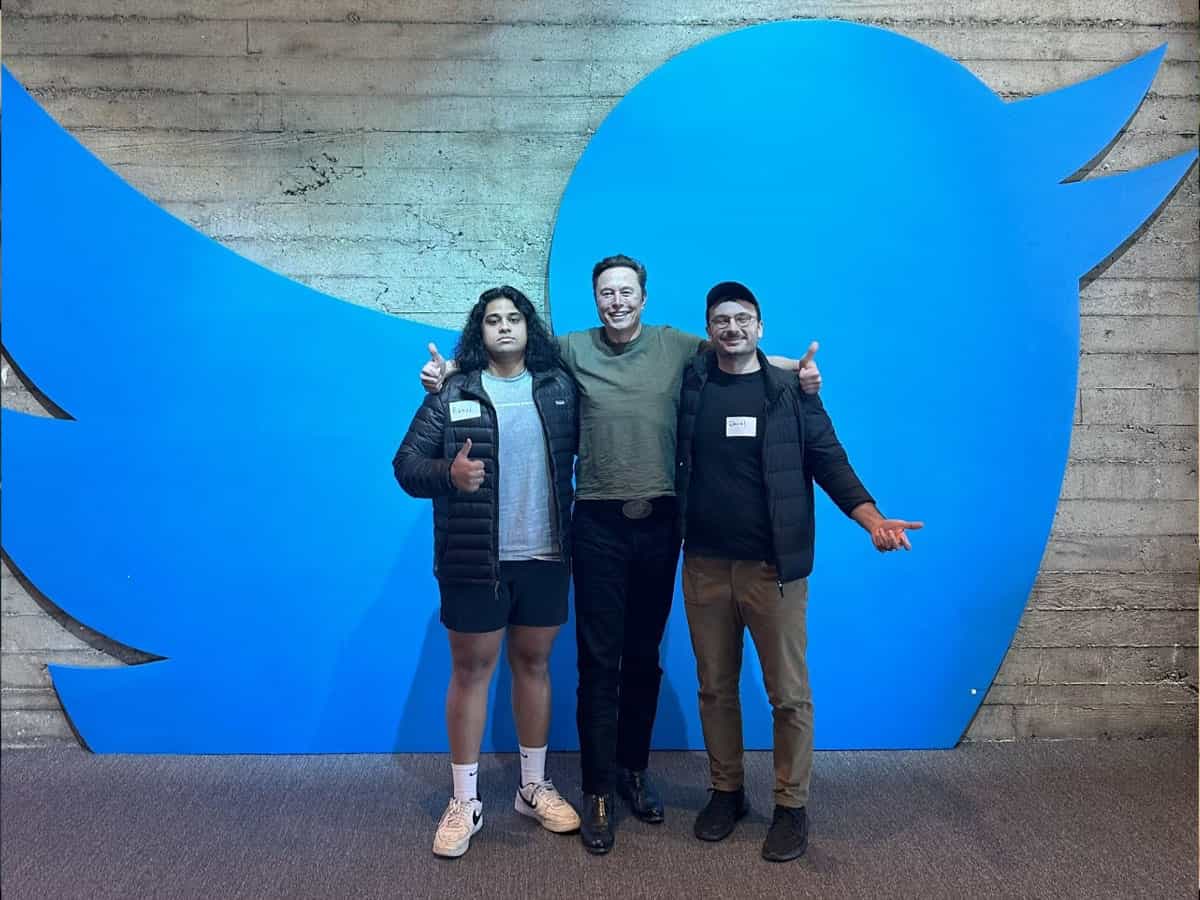 Musk posts picture with 2 men who faked being fired from Twitter