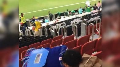 FIFA WC 2022: “We do not leave garbage behind” Japanese fans clean the stands of Al-Bayt Stadium