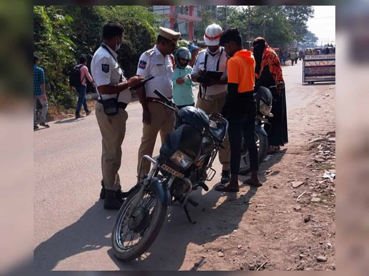 Day 1 of special drive: Hyderabad traffic cops booked 3000 cases against wrongside driving