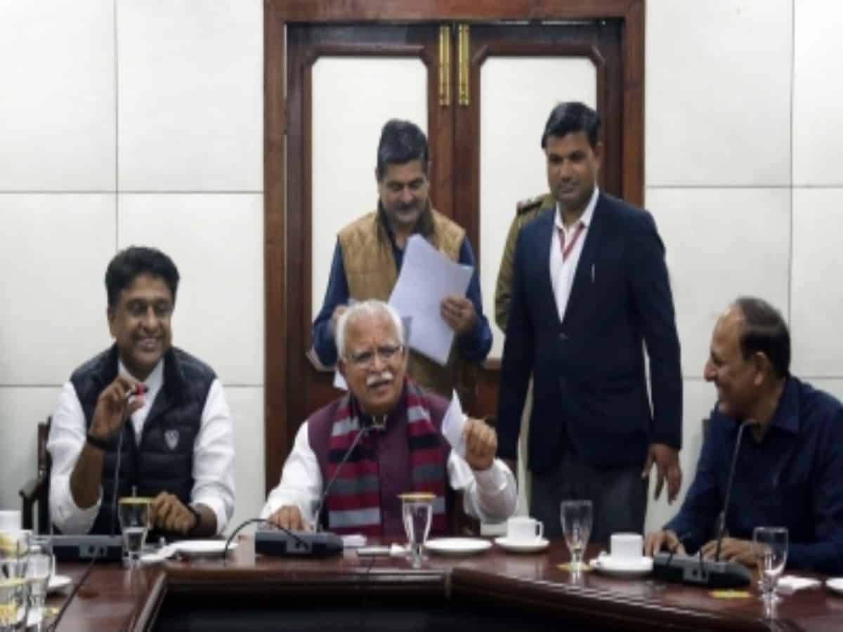 Khattar assures providing space to Delhi traders in Haryana