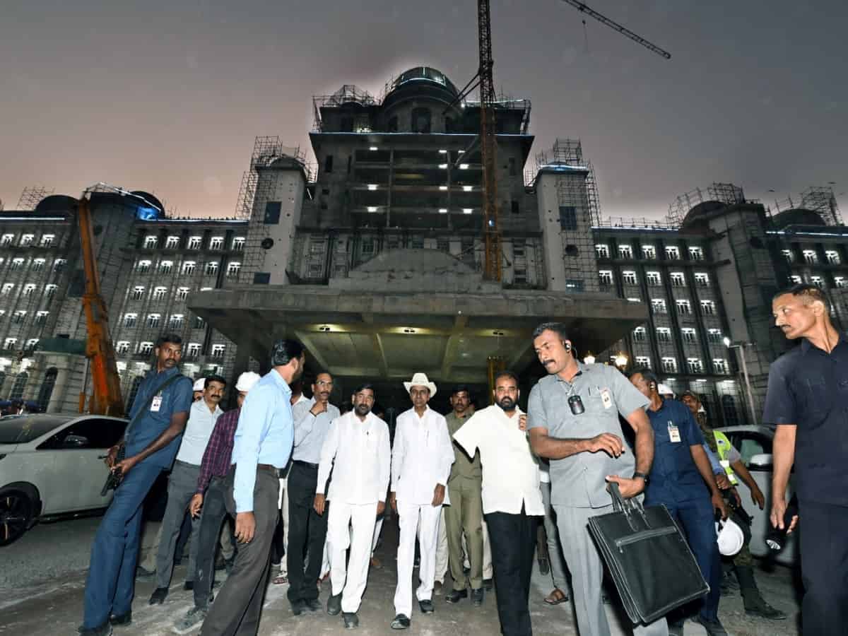 Telangana: KCR inspects work at new secretariat