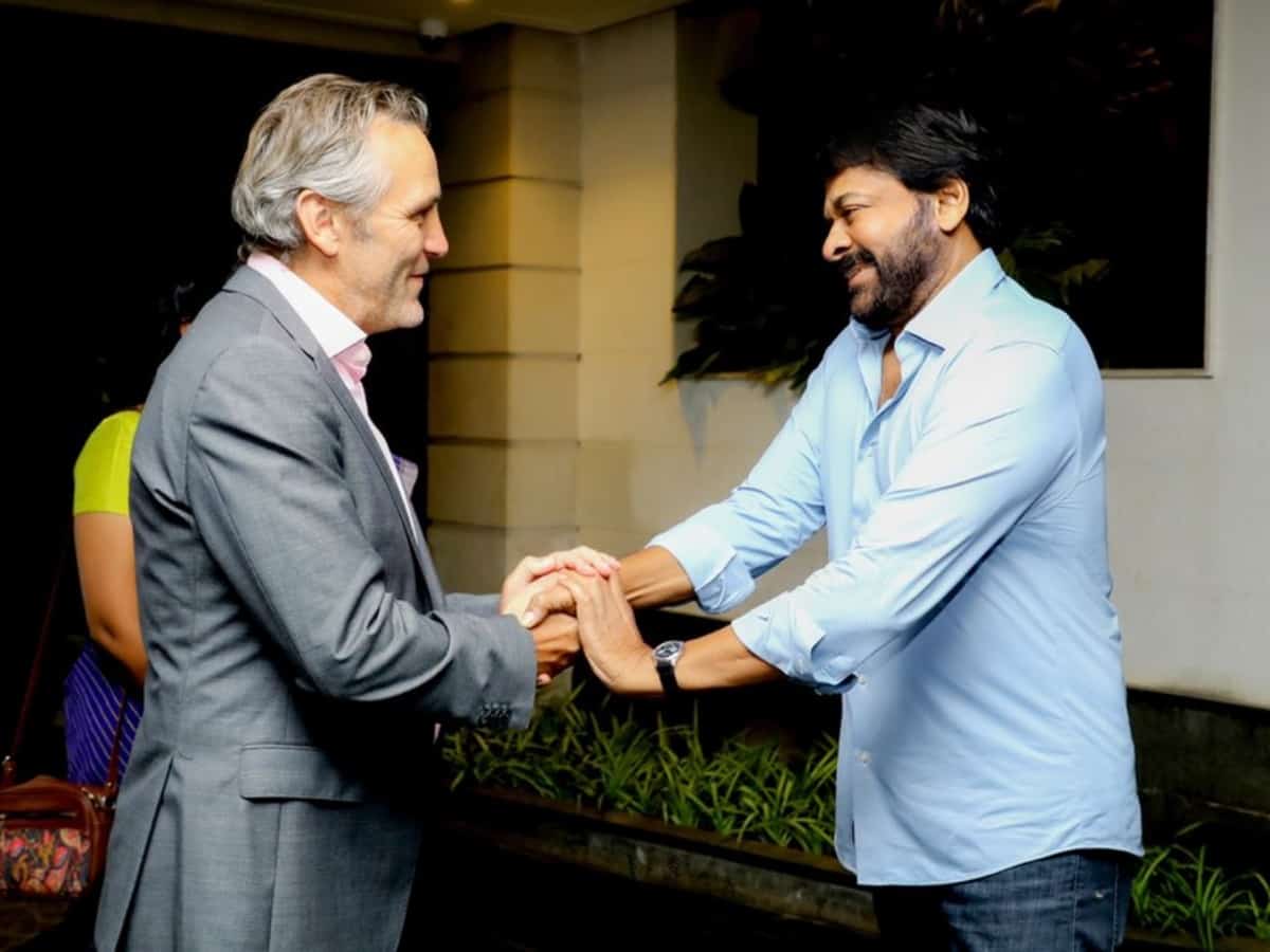 Chiranjeevi treats British Deputy High Commissioner to Telugu delicacies