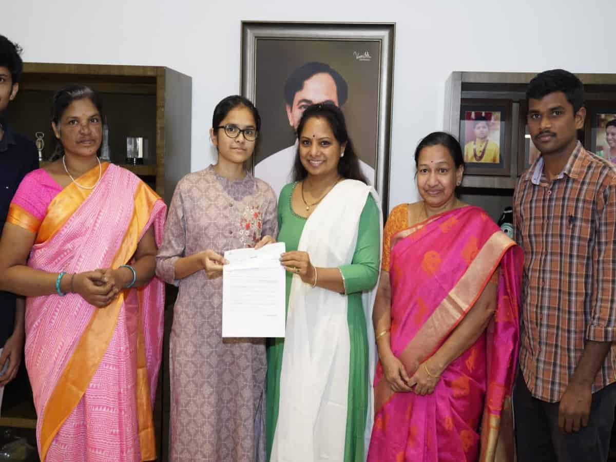 Hyderabad: MLC Kavitha extends support to fund Harika's med education