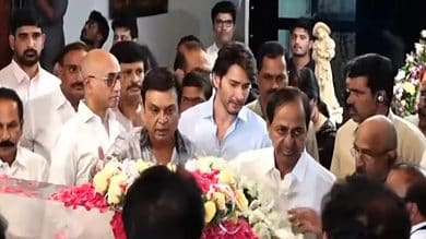 KCR pays tributes to actor Krishna, visits his residence