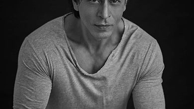 SRK receives Global Icon of Cinema and Cultural Narrative award at Sharjah Int'l Book Fair