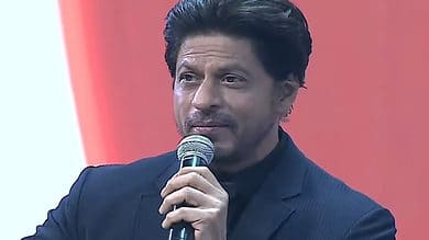 SRK receives Global Icon of Cinema and Cultural Narrative award at Sharjah Int'l Book Fair