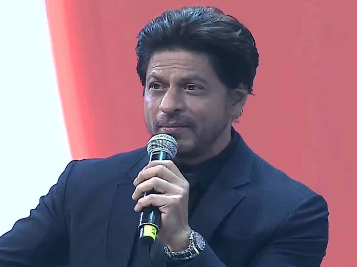 SRK receives Global Icon of Cinema and Cultural Narrative award at Sharjah Int'l Book Fair