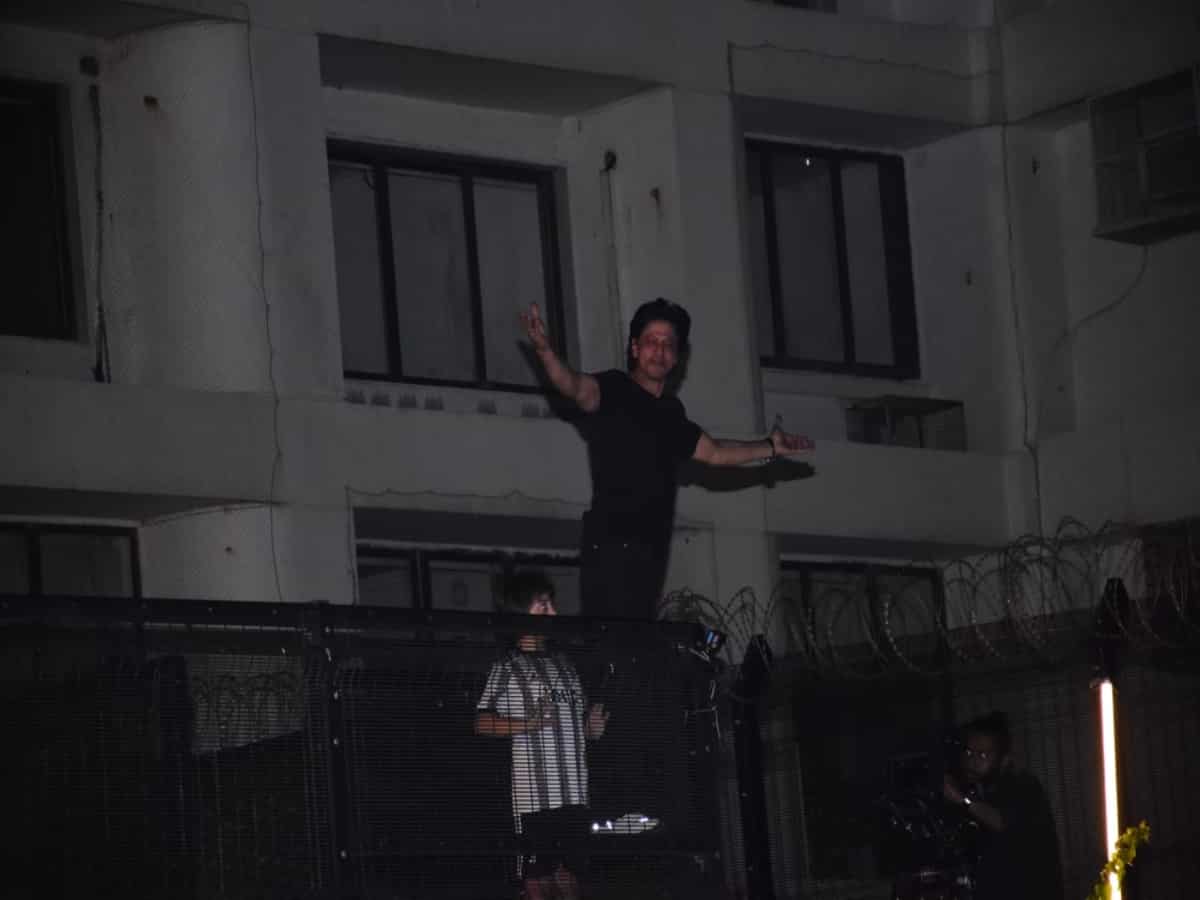 On 57th birthday, SRK greets fans outside Mannat, clicks selfies