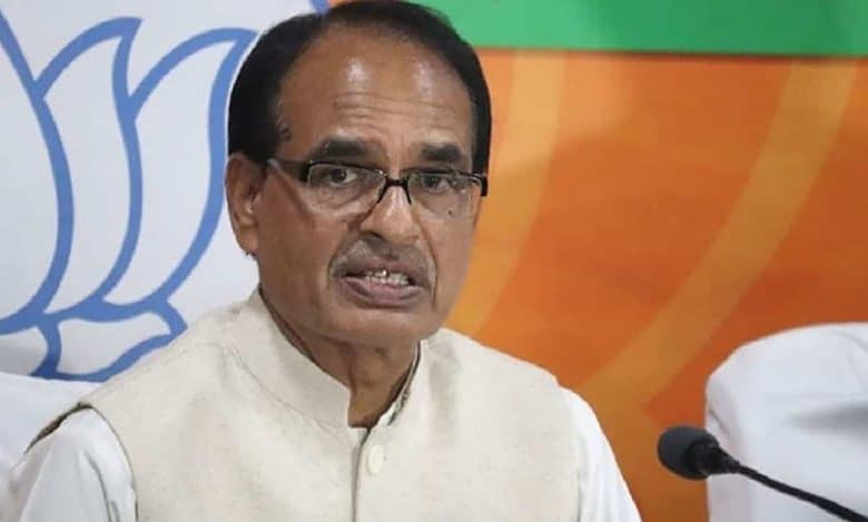 OBC Mahasabha activists show black flags to MP CM, demand 27 per cent quota