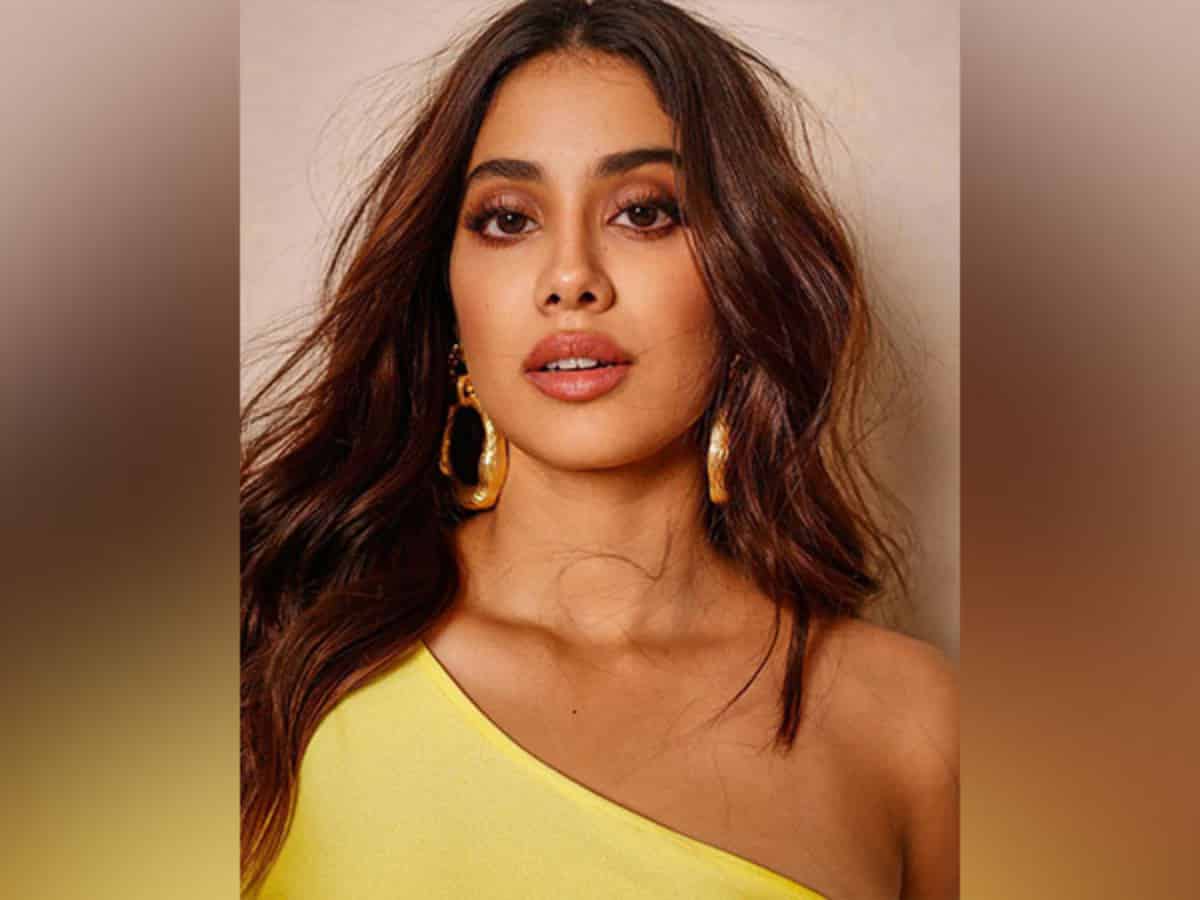 Janhvi Kapoor misses this person, any guesses?