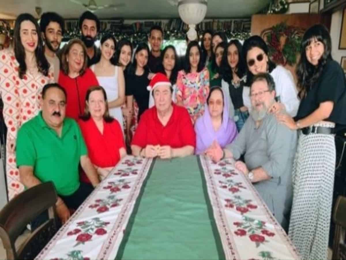 Suhana Khan makes surprise appearance in Alia's Christmas fam jam pic