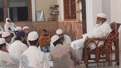 For a change Masjid-e- Darul Irfan hosts parenting session