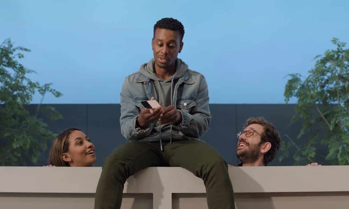 Samsung mocks Apple in new ad for lack of flippable iPhone